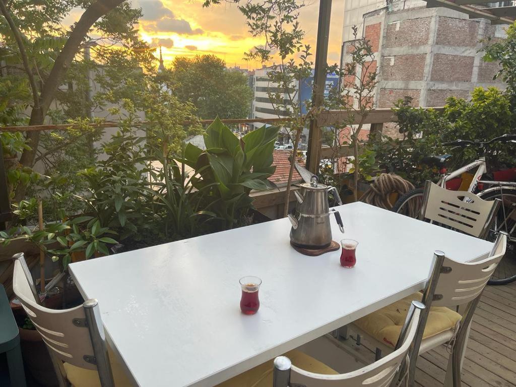 Central Apartment Kadikoy Terrace Bbq Close 2 Block Ferry Bull Metro Nighlife Istanbul Exterior photo