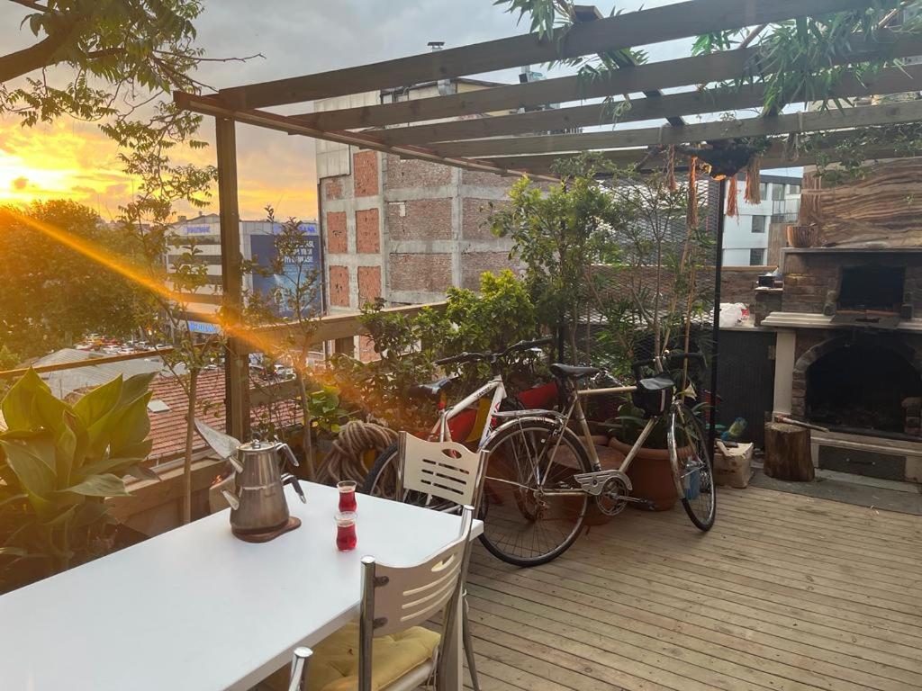 Central Apartment Kadikoy Terrace Bbq Close 2 Block Ferry Bull Metro Nighlife Istanbul Exterior photo